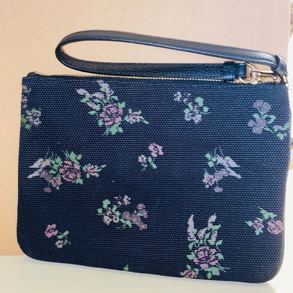 Nwt! Coach wristlet Love collection💕 - Picture 3 of 4